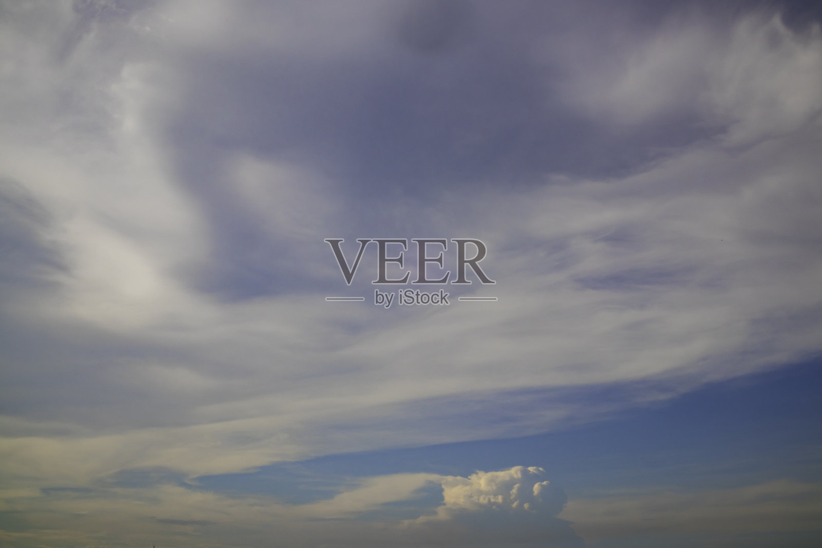 蓝天和白云是很棒的墙纸或插图照片摄影图片