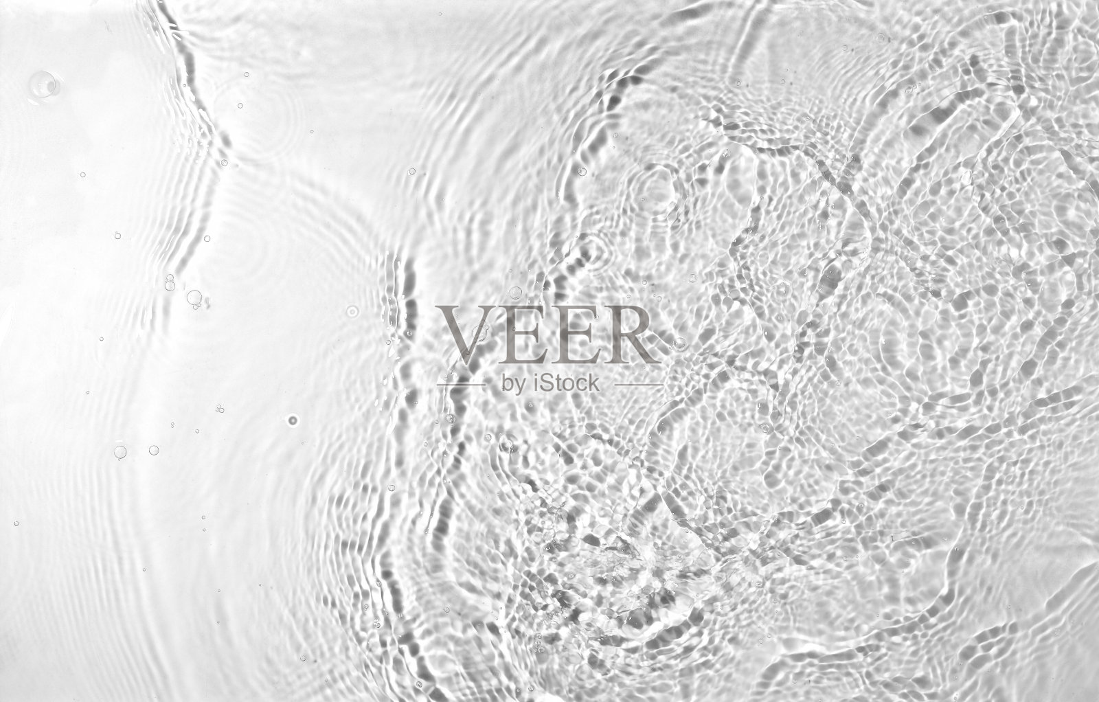 在白色背景上飞溅干净的水的纹理照片摄影图片