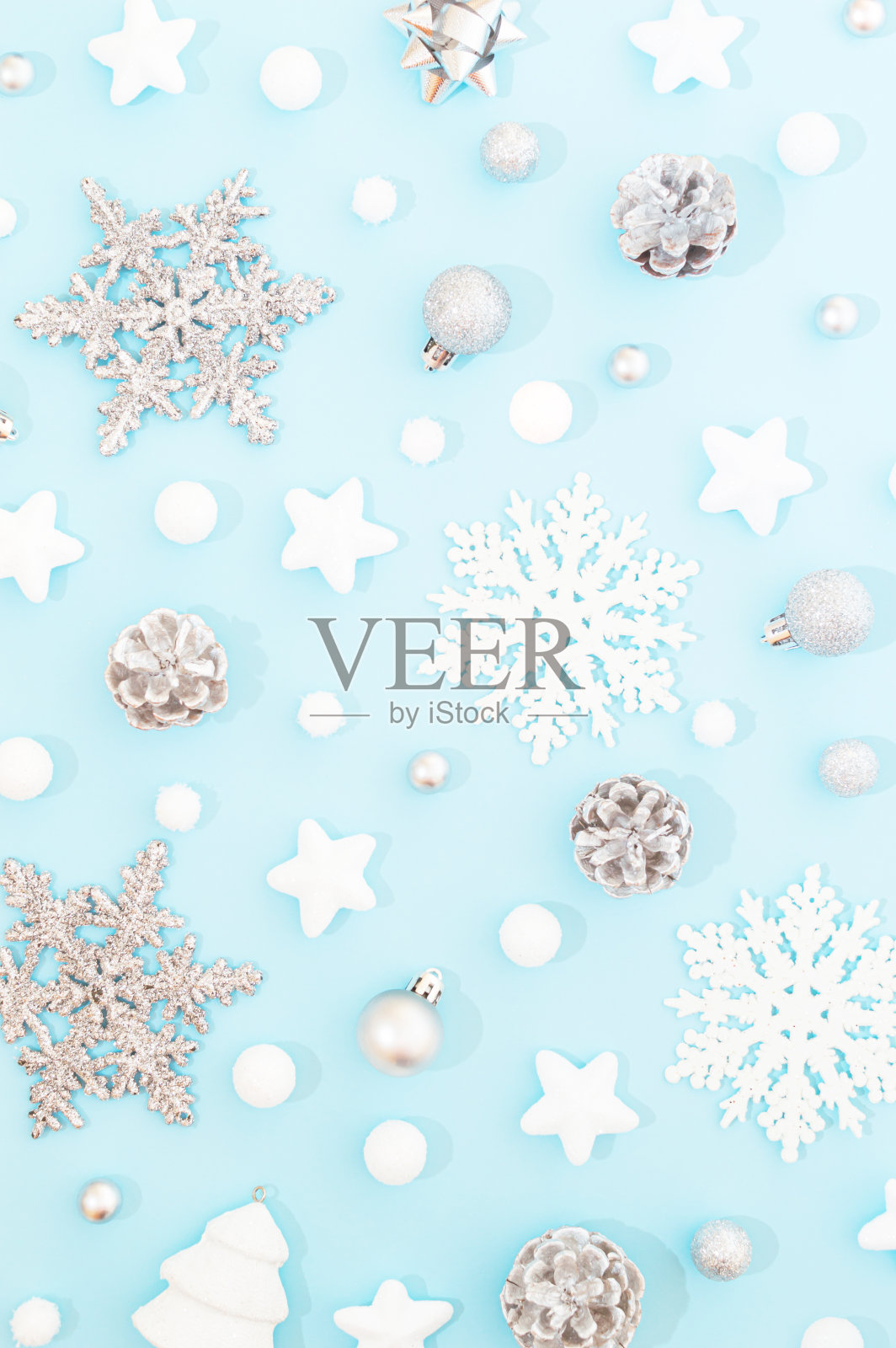 创意圣诞蓝色背景与各种项目。照片摄影图片