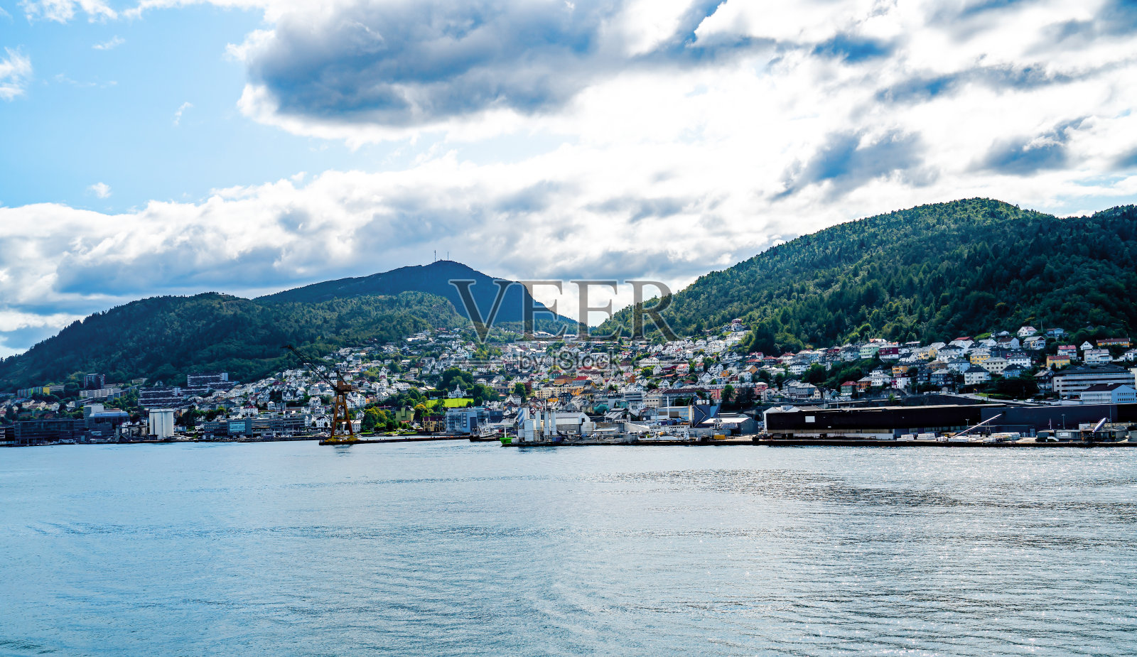 在挪威的卑尔根和斯塔万格之间的游轮上俯瞰峡湾照片摄影图片