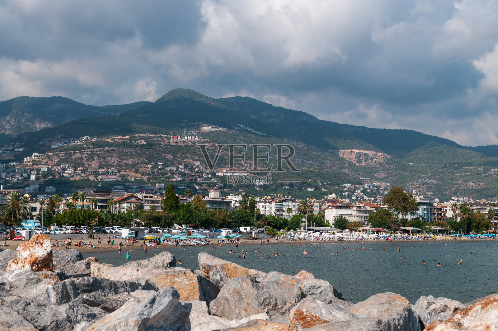 土耳其的Alanya海滩。安塔利亚海岸。照片摄影图片