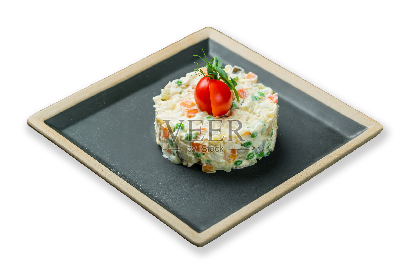 沙拉奥利维尔餐盘孤立在白色背景照片摄影图片