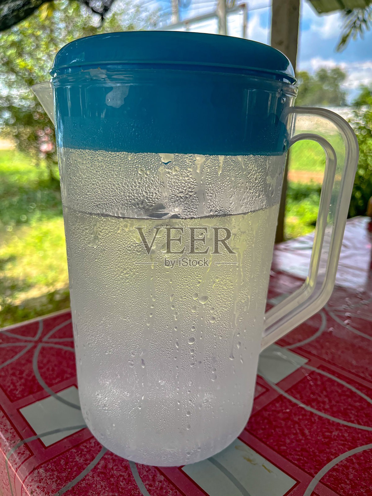 水罐用于饮用水的水罐。照片摄影图片