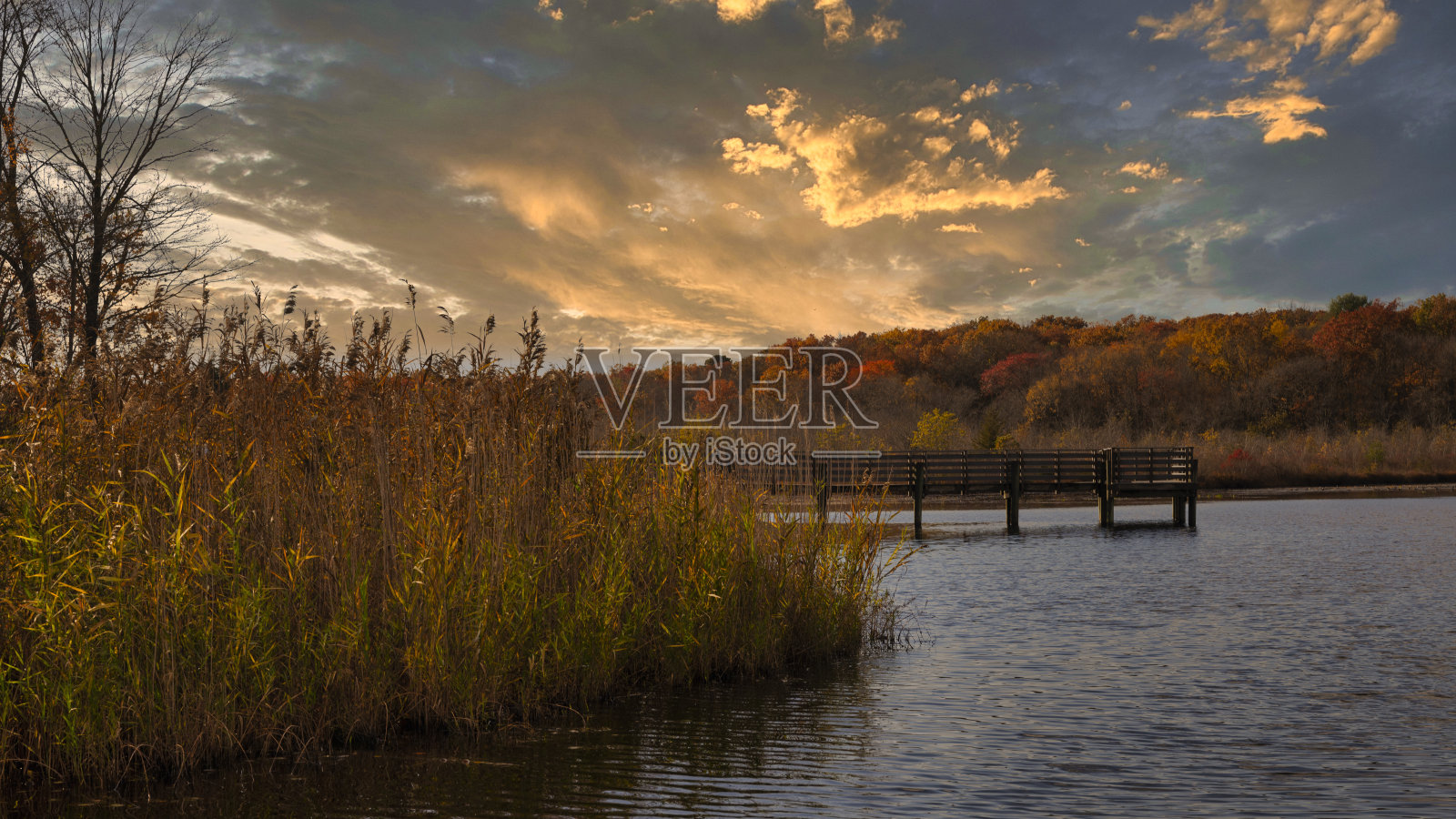 码头在日落时分照片摄影图片