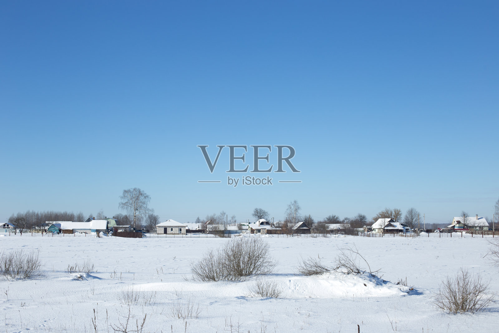 冬天的建筑被洁白的白雪覆盖照片摄影图片