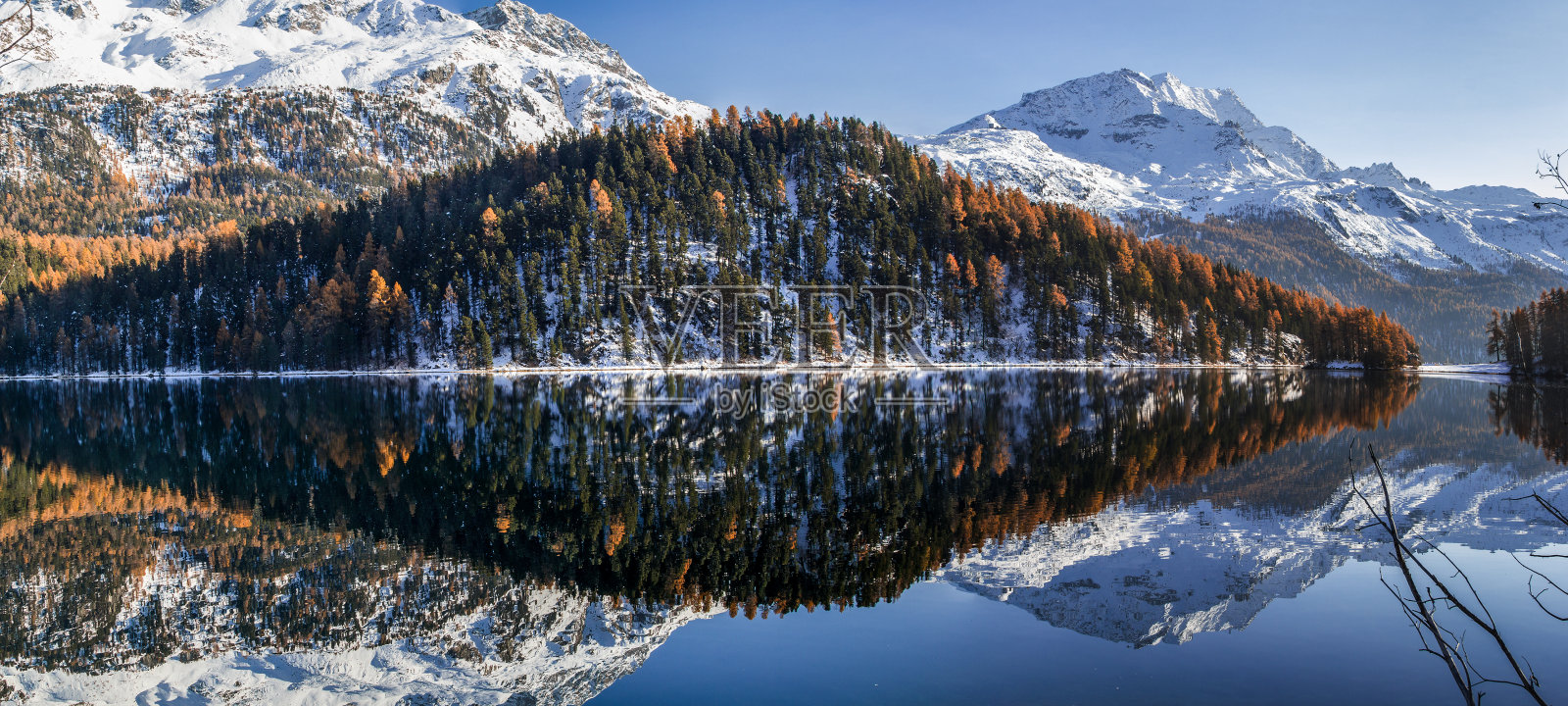 圣莫里茨的Champfer湖清澈的倒影照片摄影图片