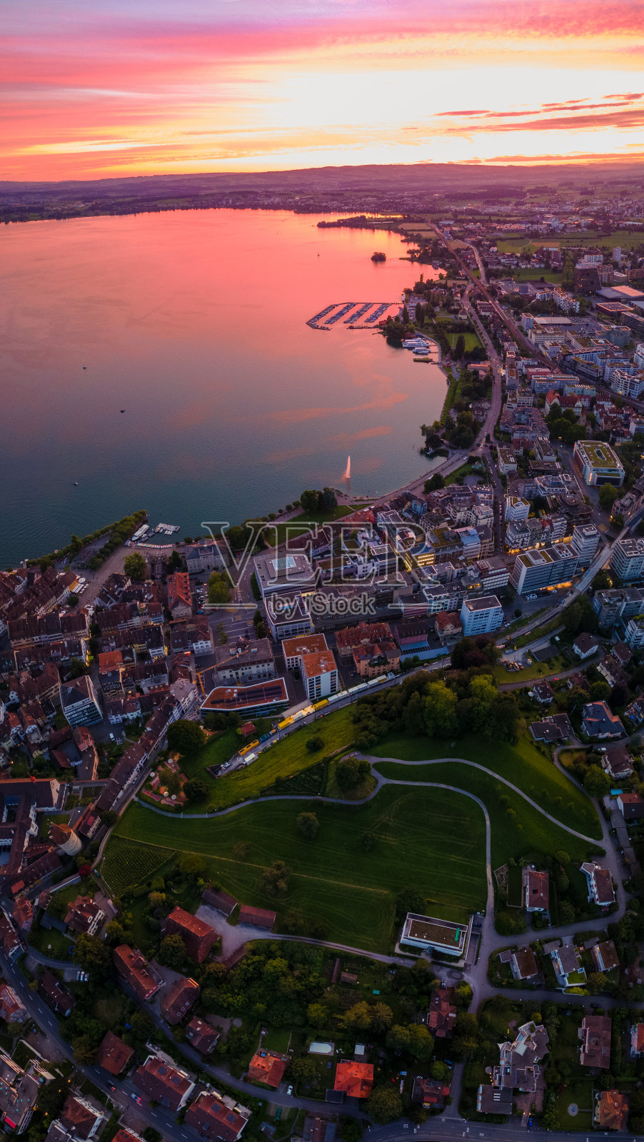 瑞士美丽城市的日落照片摄影图片