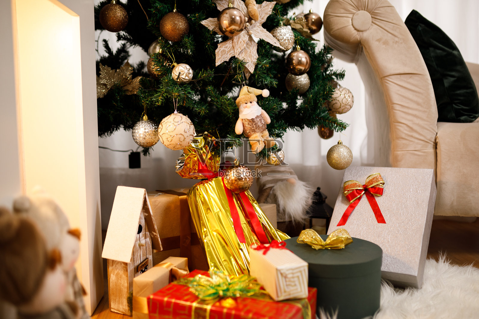 圣诞树下的圣诞礼物照片摄影图片