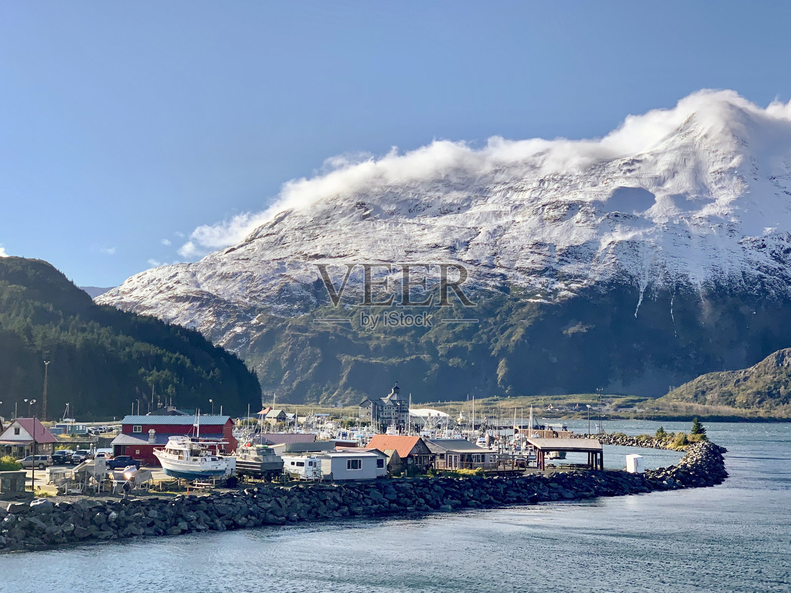 雪山的惠蒂尔照片摄影图片