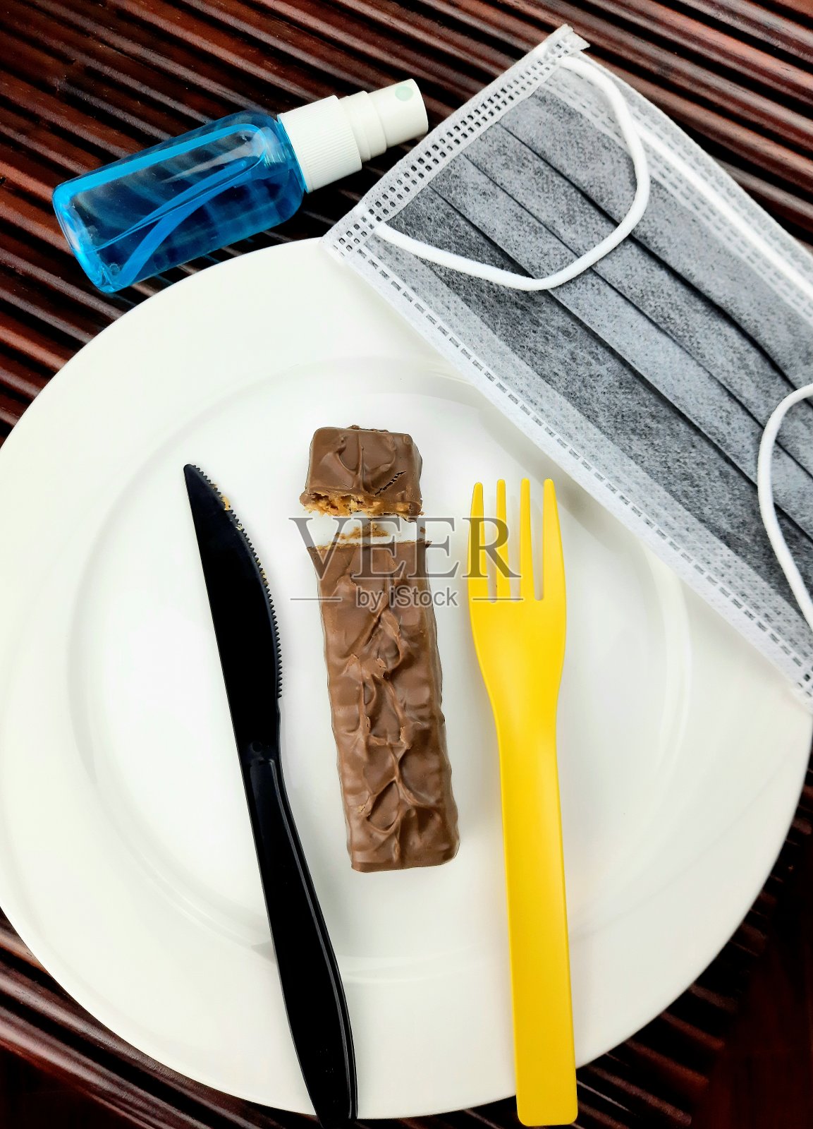 因为新冠肺炎，不能吃手指食物。照片摄影图片