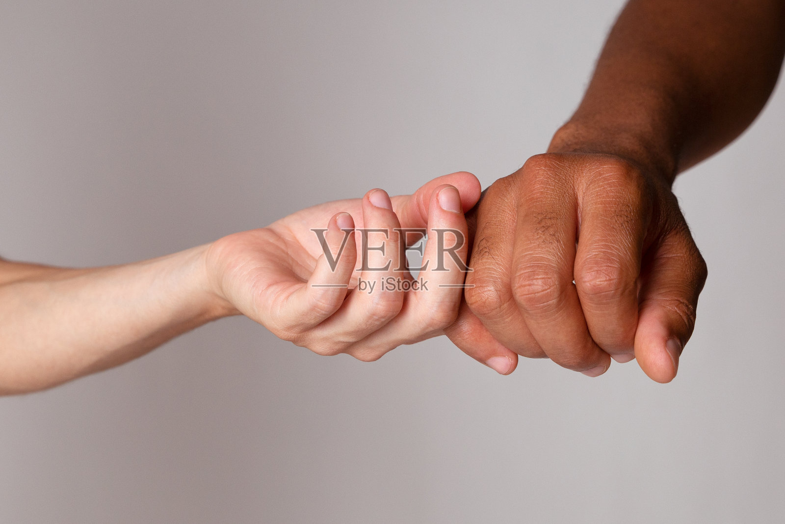 手牵着手照片摄影图片