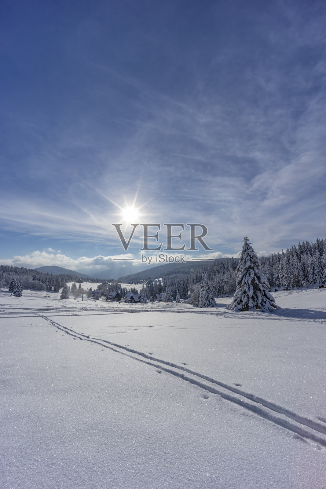 捷克共和国，北波西米亚，巨大山脉(Krkonose)，马拉乌帕周围的冬季景观照片摄影图片