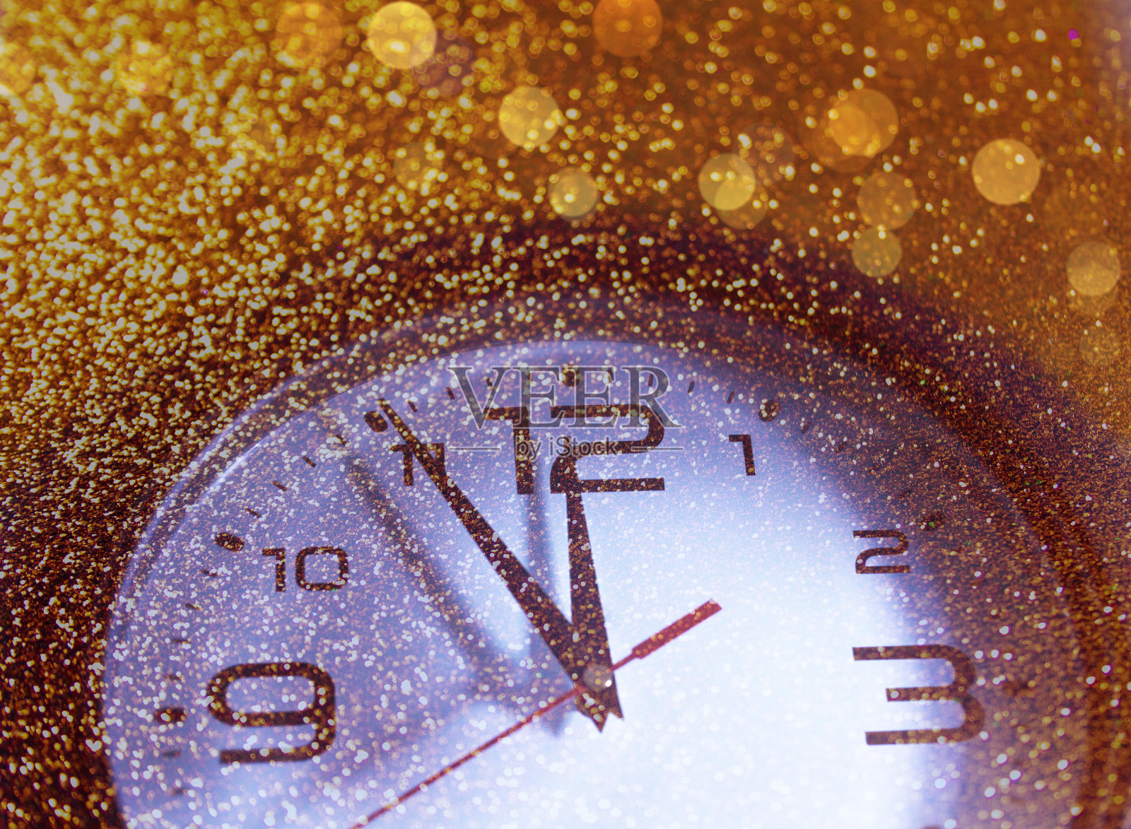 圣诞节或新年的时候。这是55分钟。金色的散景照片摄影图片