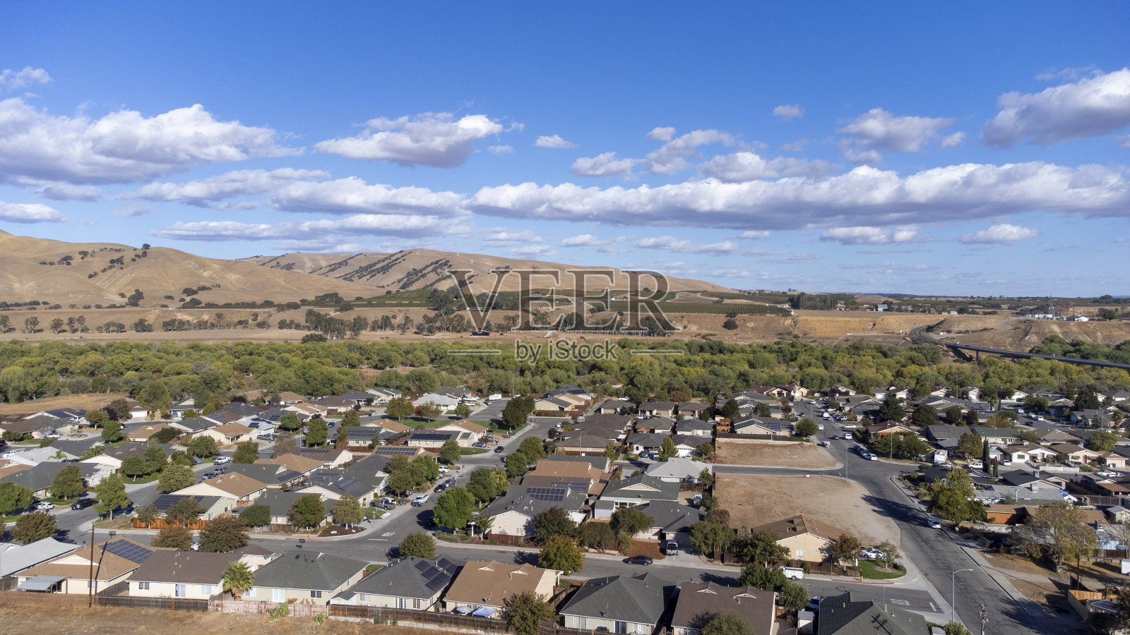 天线附近的观点照片摄影图片