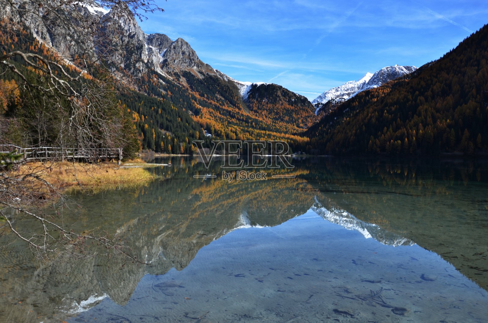 秋天的倒影照片摄影图片