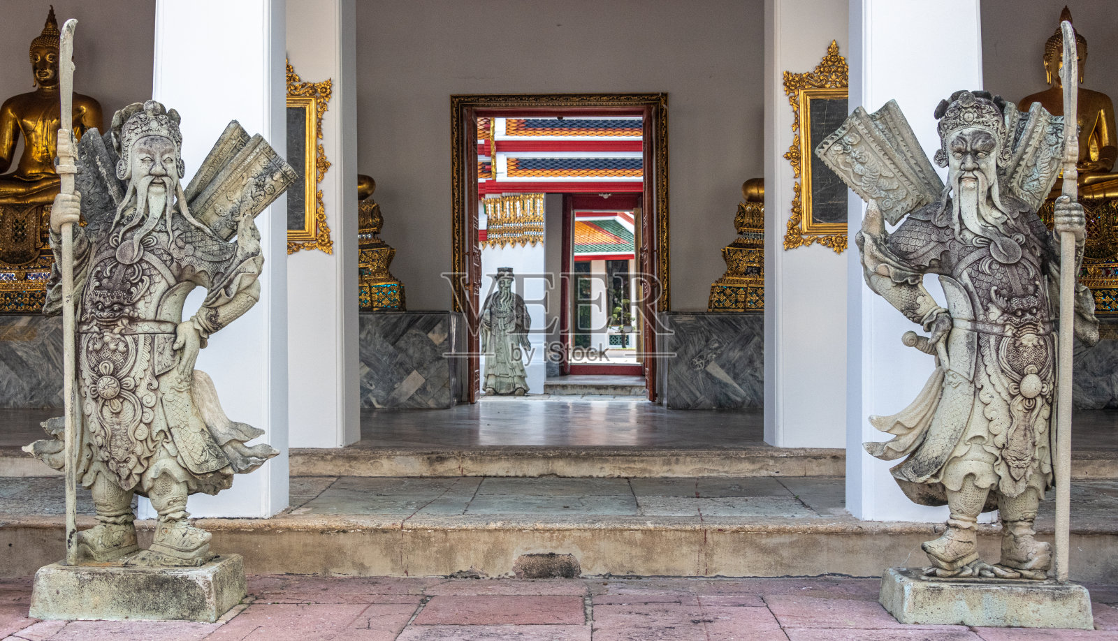 佛像和佛寺门口照片摄影图片