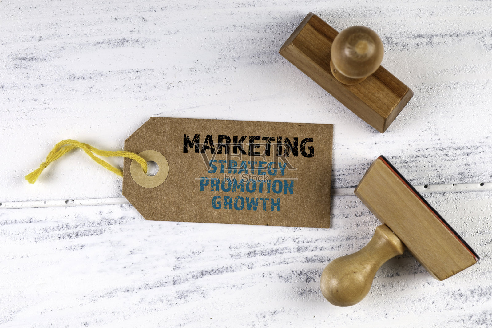 市场营销。战略、推广和成长概念。价签在桌子上照片摄影图片