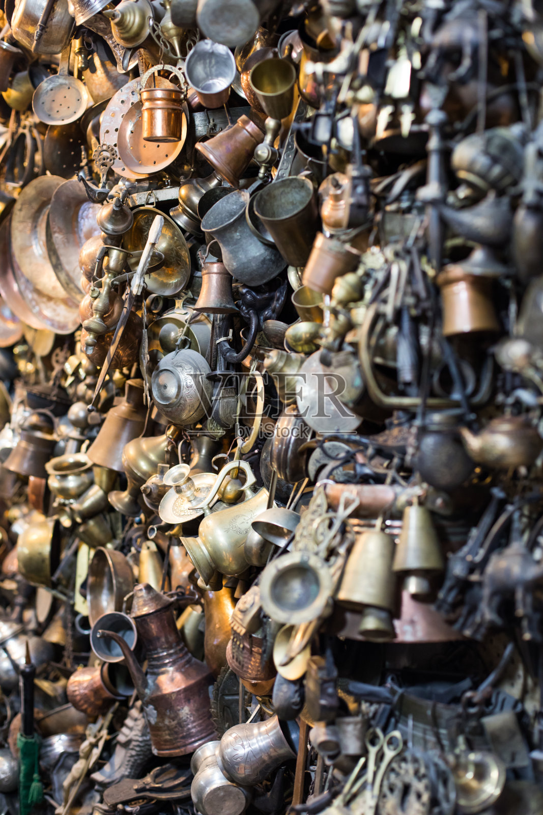 古玩店出售的旧物品照片摄影图片