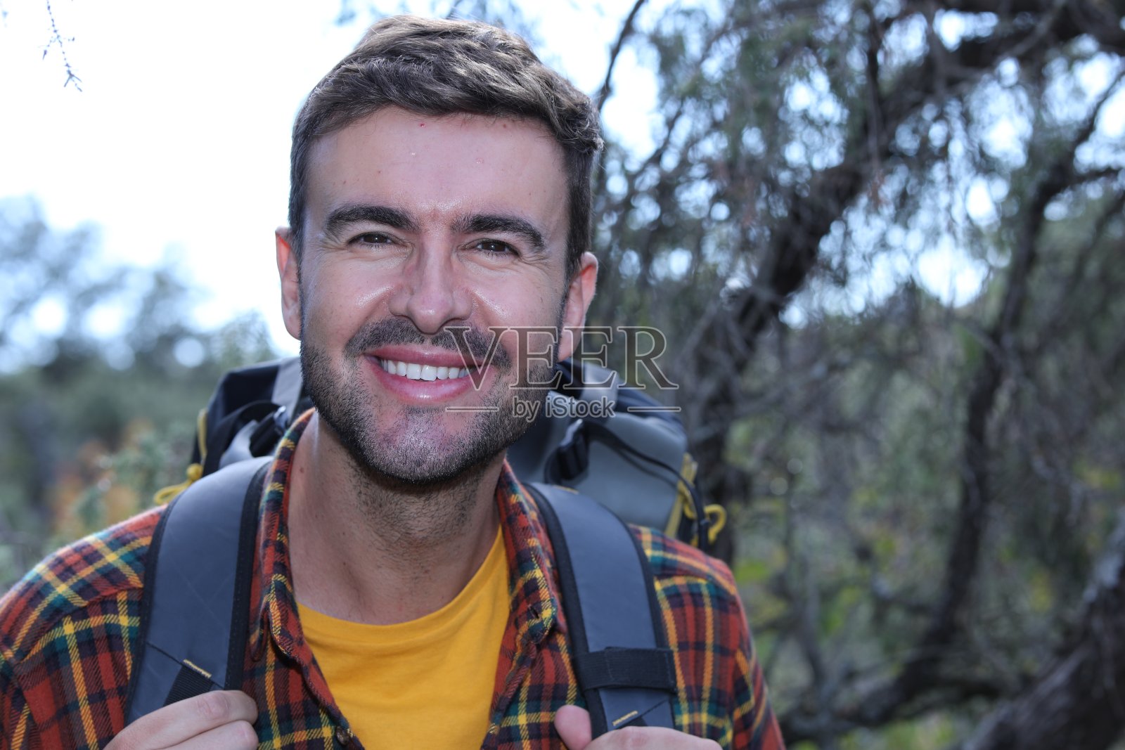 背包肖像的徒步旅行者照片摄影图片