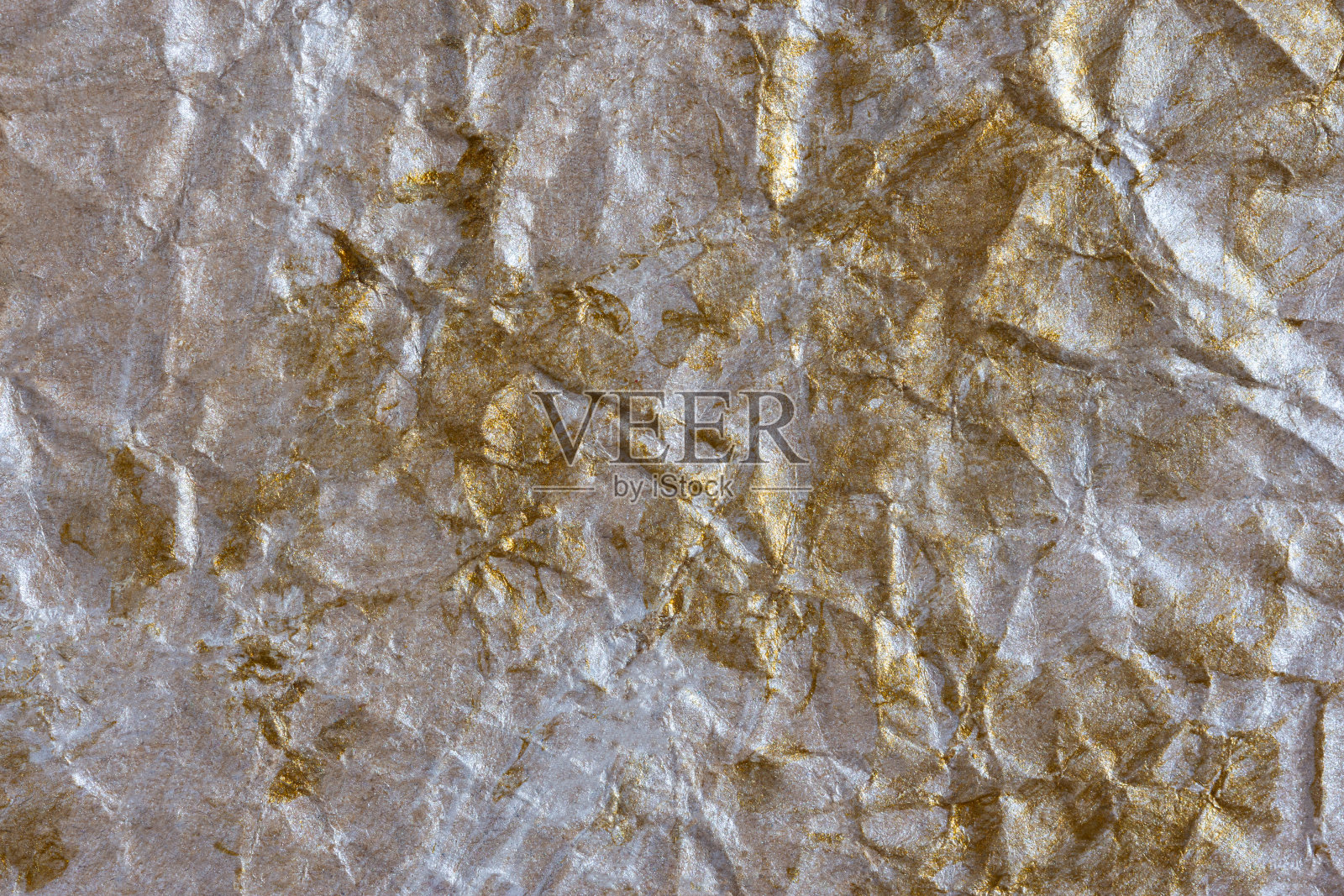 金银皱巴巴的背景。照片摄影图片