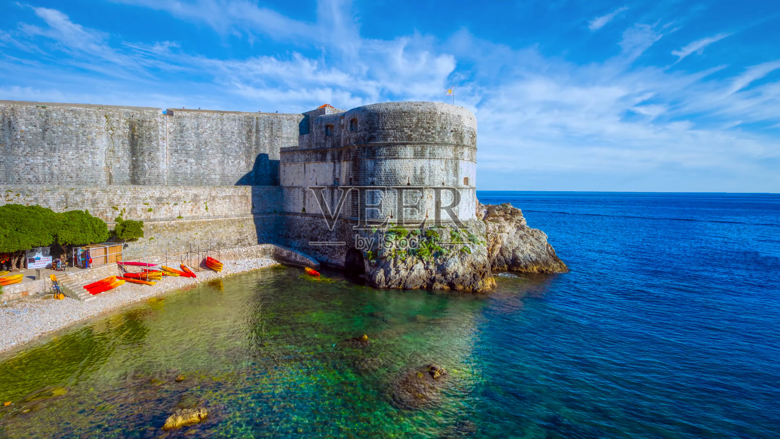 地中海顶级旅游胜地杜布罗夫尼克令人惊叹的多彩城市景观。照片摄影图片