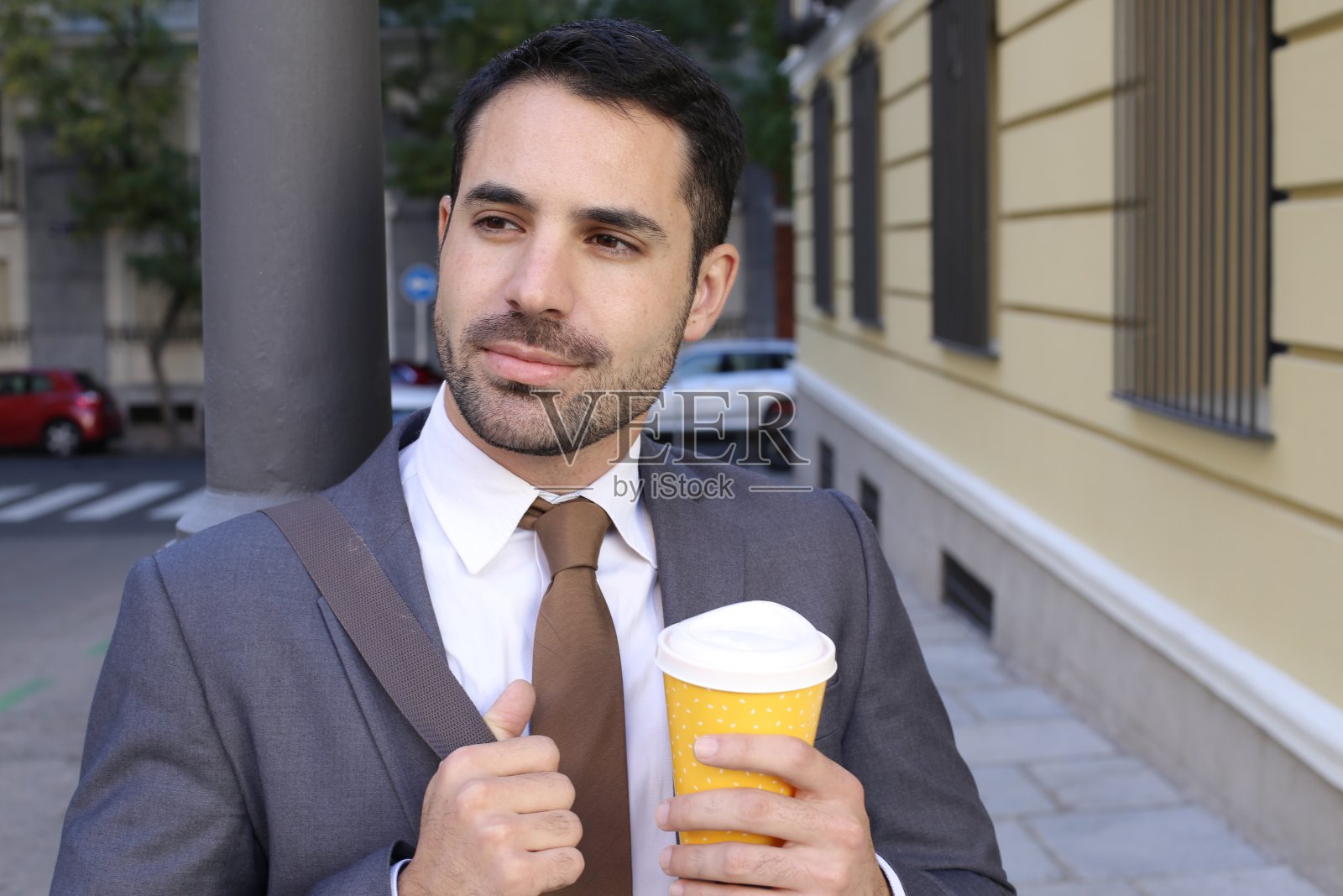 优雅的商人，咖啡外带照片摄影图片