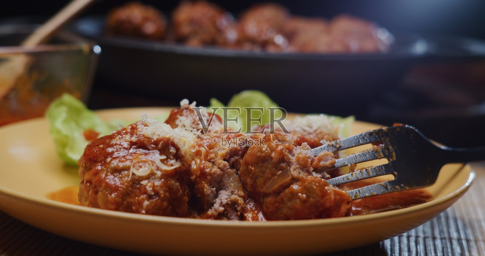 服务肉丸照片摄影图片