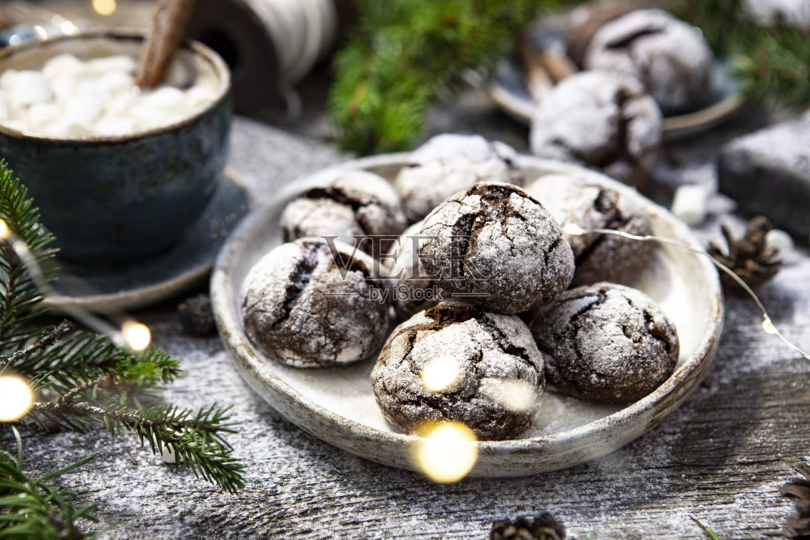 给圣诞老人的巧克力饼干照片摄影图片