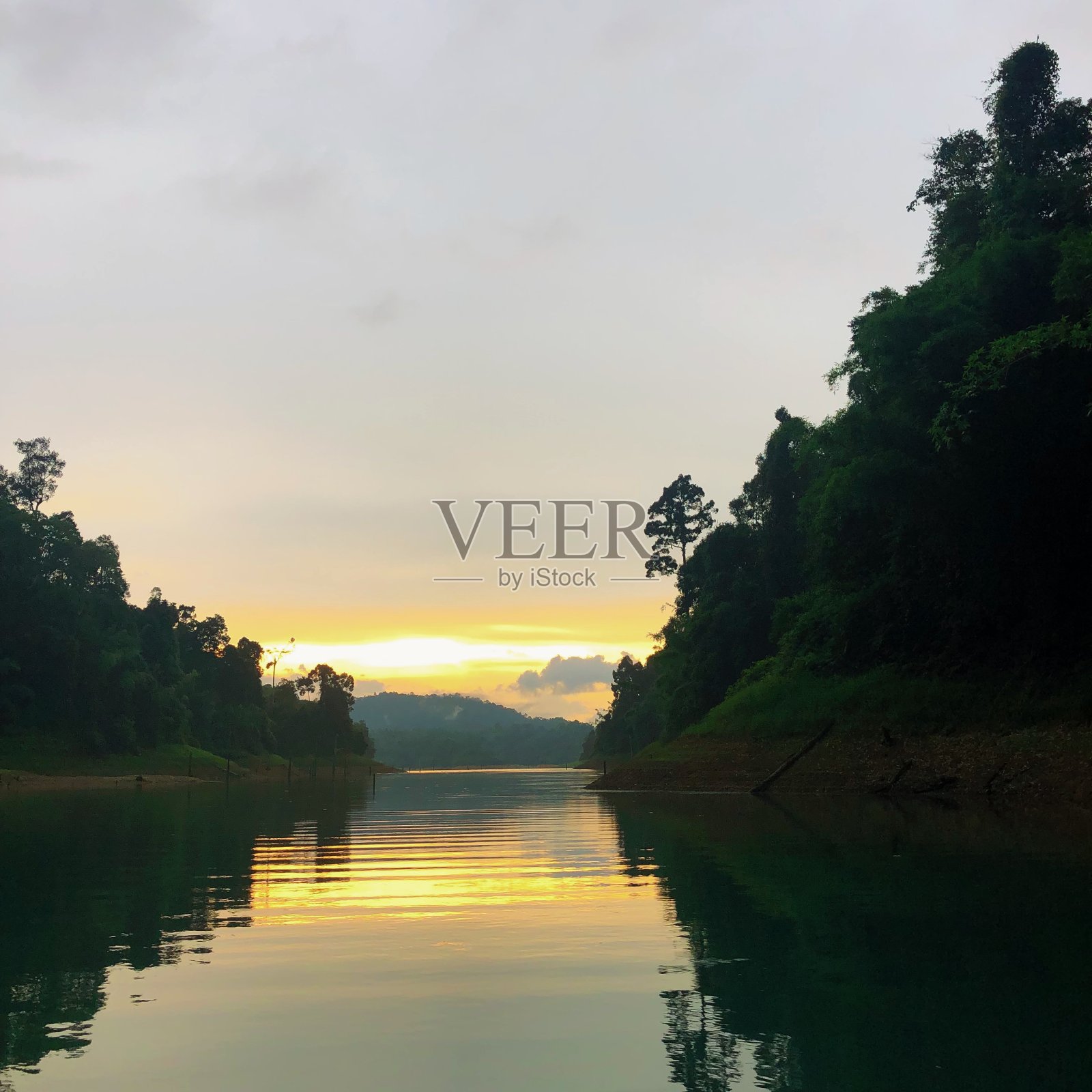 湖上日落照片摄影图片