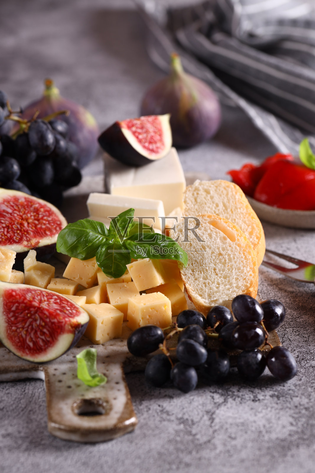 葡萄奶酪板照片摄影图片