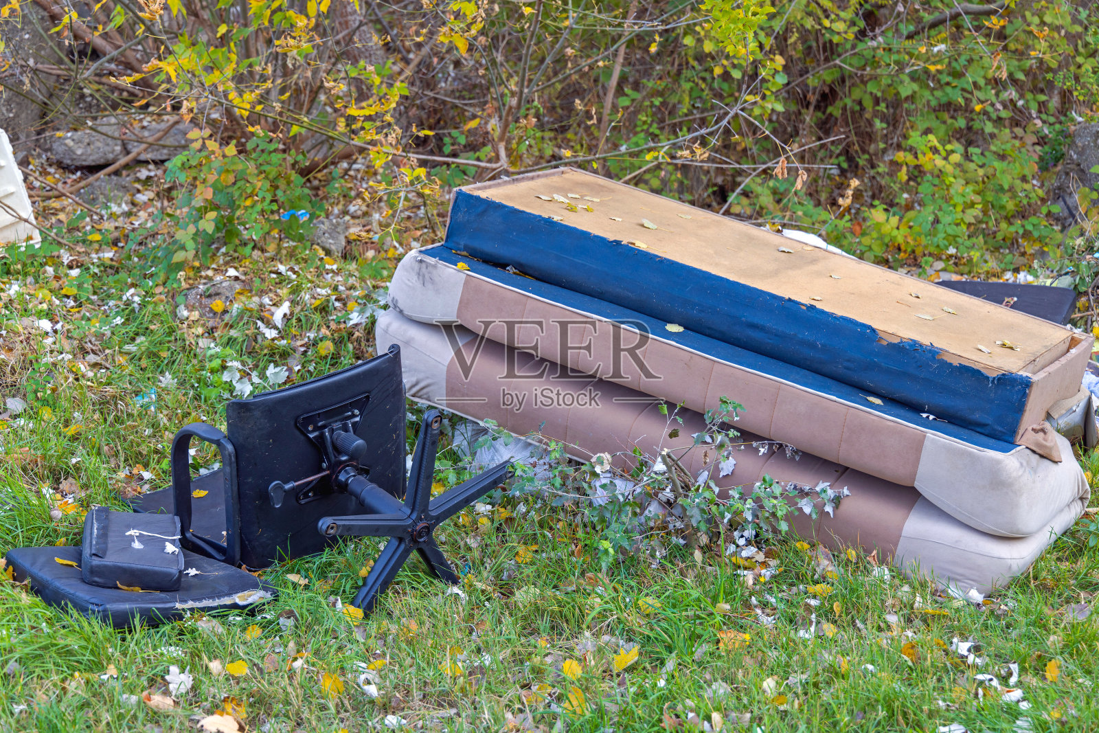 非法家具倾销照片摄影图片