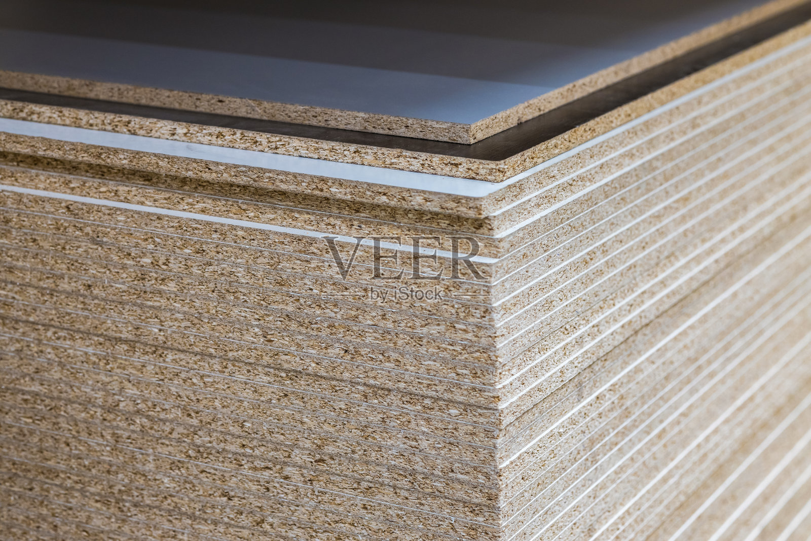 一堆防潮石膏纤维片与彩色涂层特写，纹理。照片摄影图片