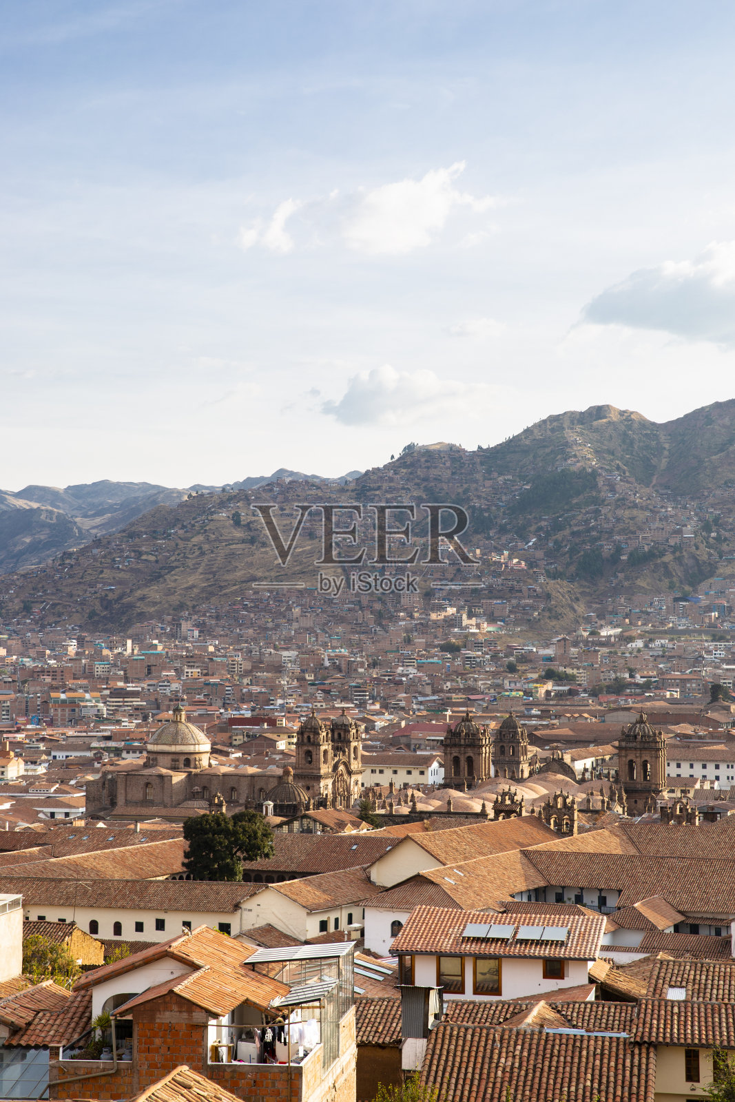 秘鲁安第斯山脉的库斯科市。印加帝国的首都。照片摄影图片