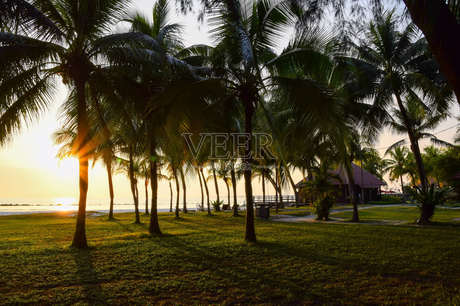 马来西亚滑雪场日落号。照片摄影图片