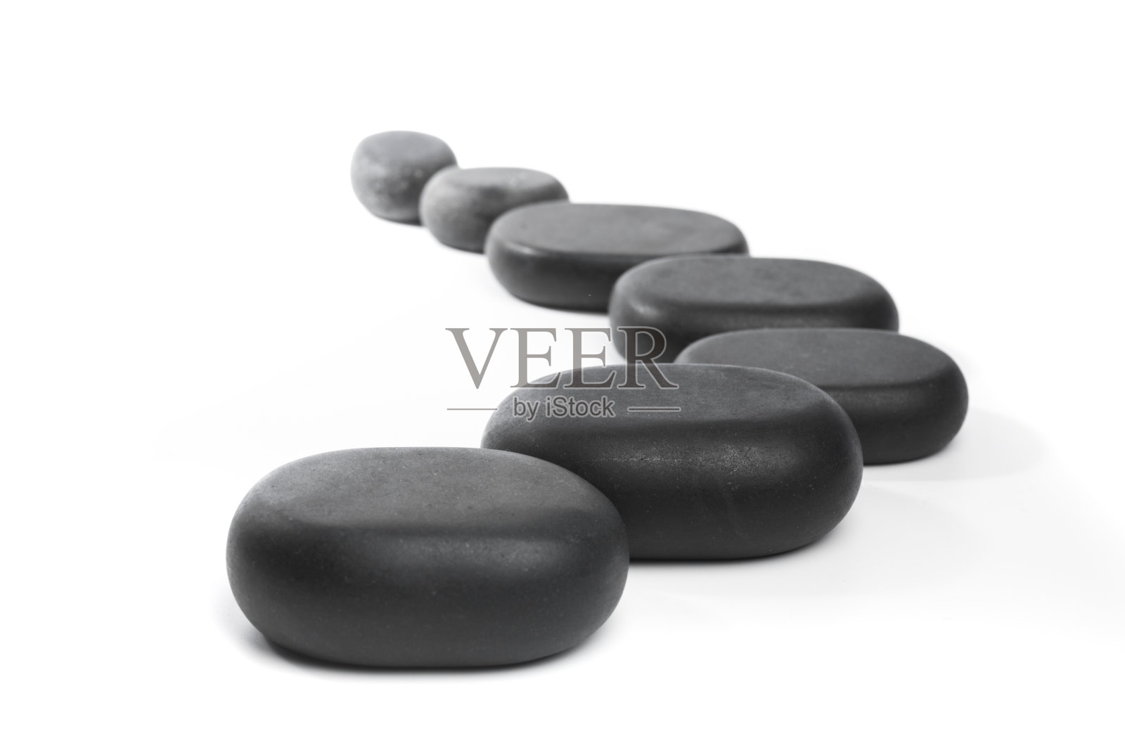 黑色温泉石孤立在白色背景-图像照片摄影图片