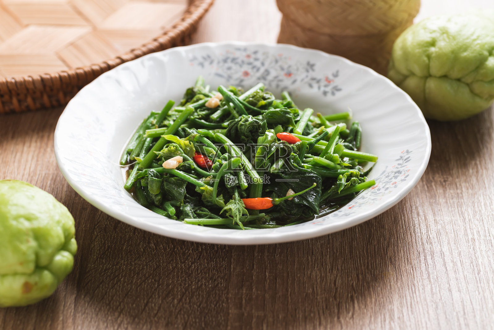 泰国北部菜，炒佛牙芽叶照片摄影图片