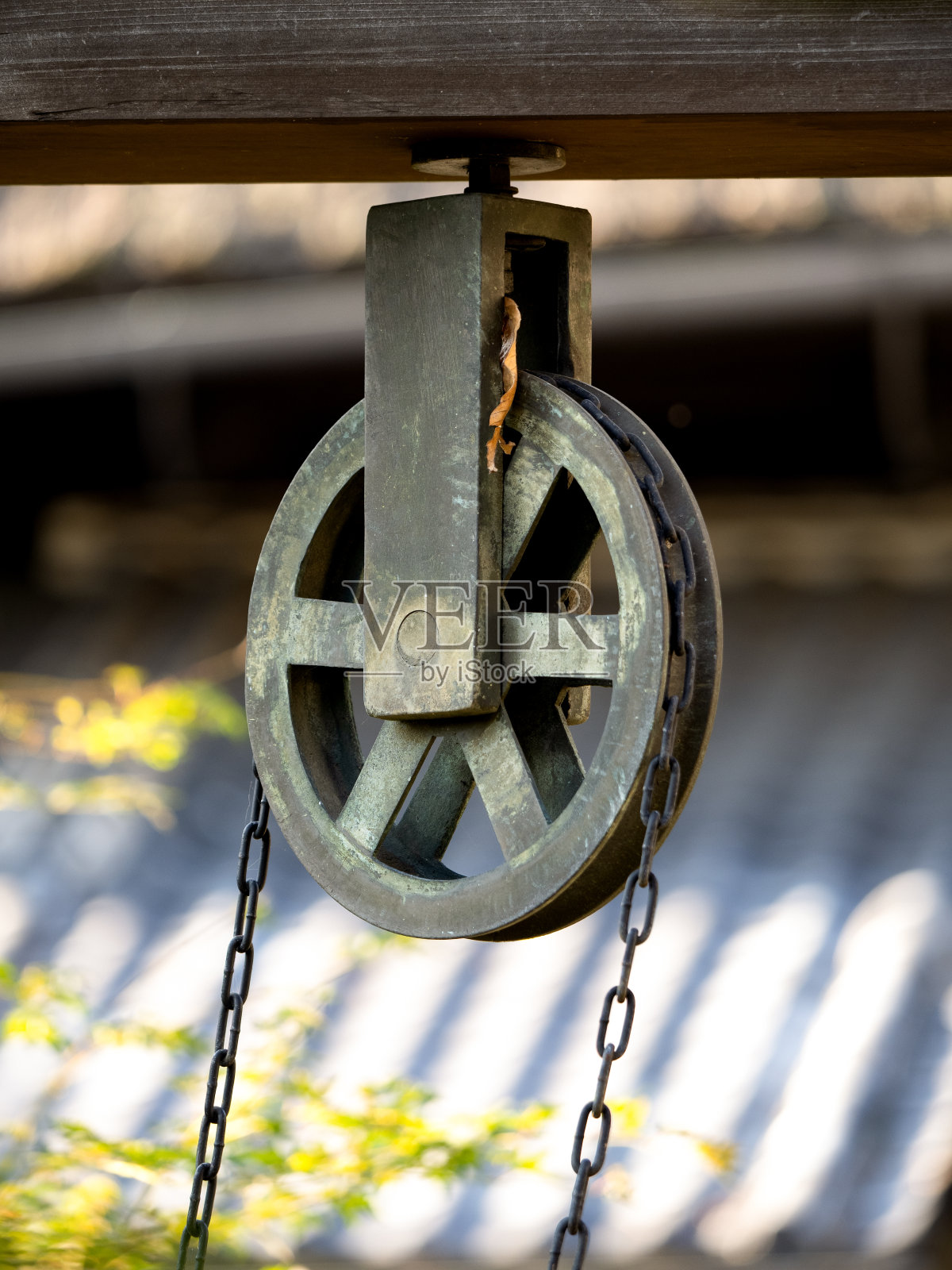 从井中取水的滑轮照片摄影图片