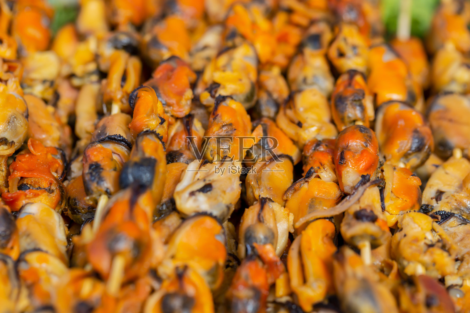 烤贻贝串照片摄影图片