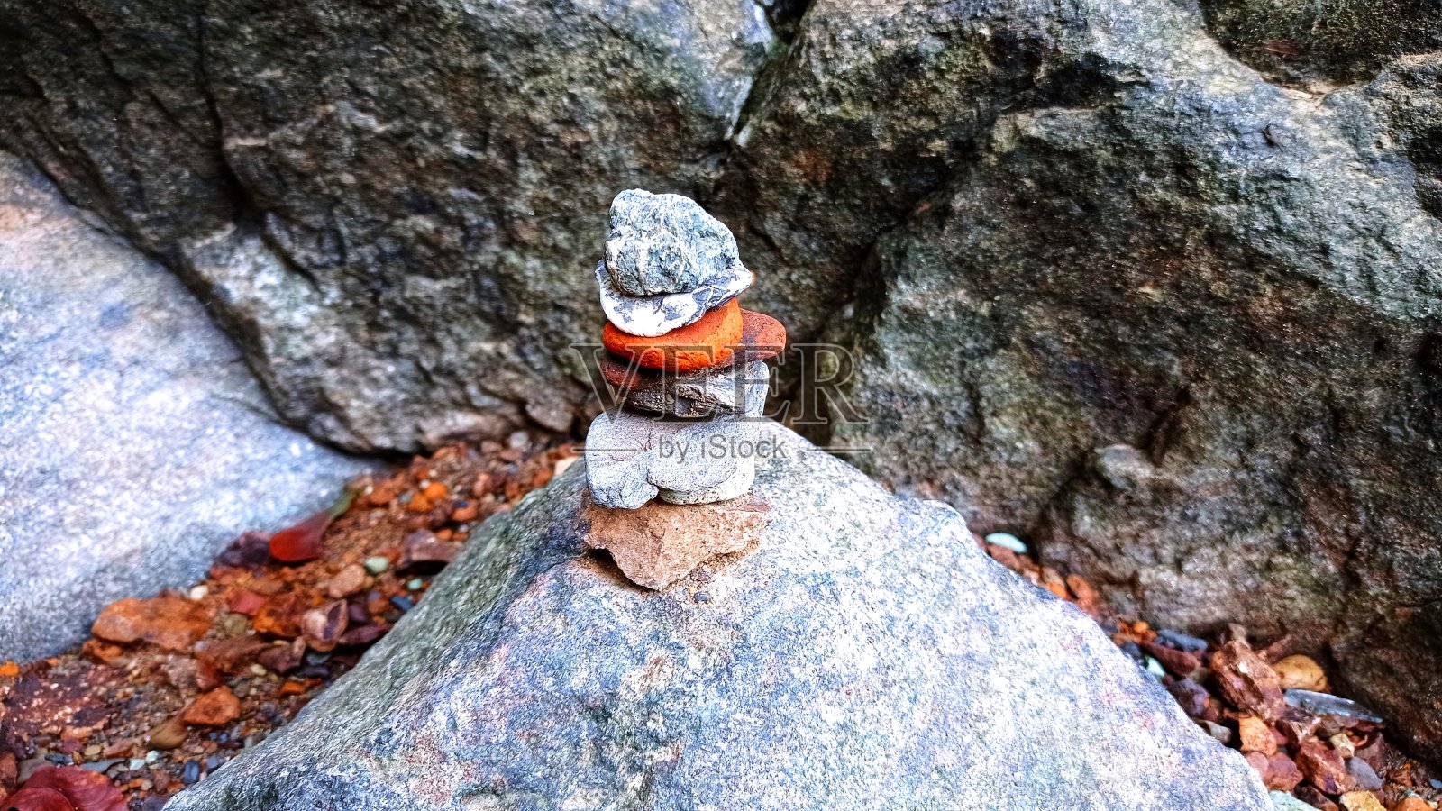 Karangsambung地质遗址中堆积的石头的特写照片摄影图片