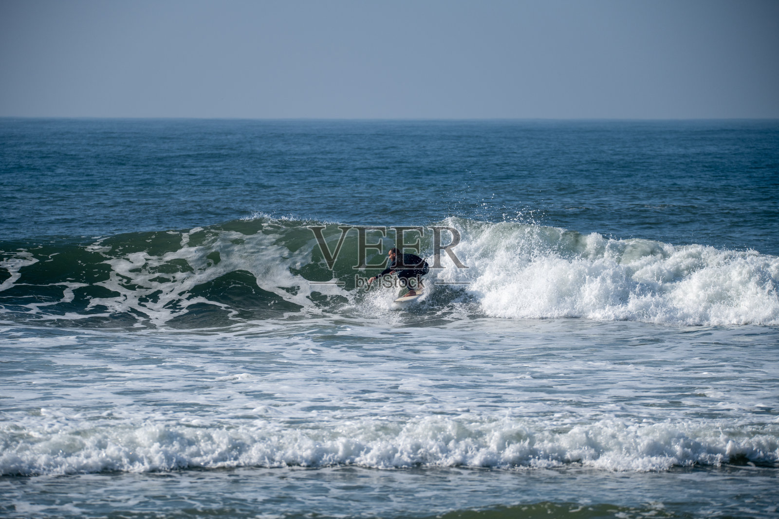 冲浪的海浪照片摄影图片