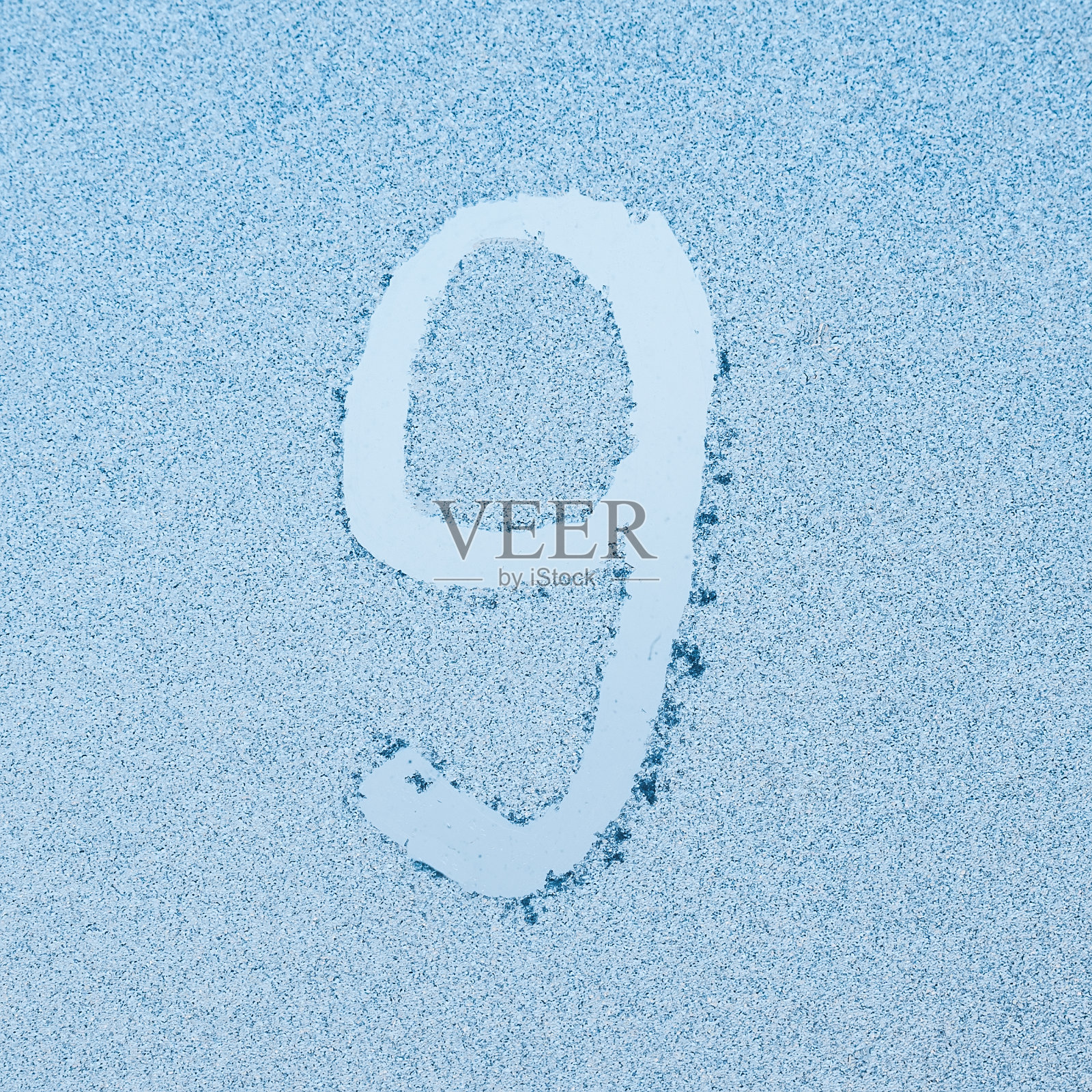 9号，写在玻璃上的霜在霜冻的冬天，关闭照片摄影图片