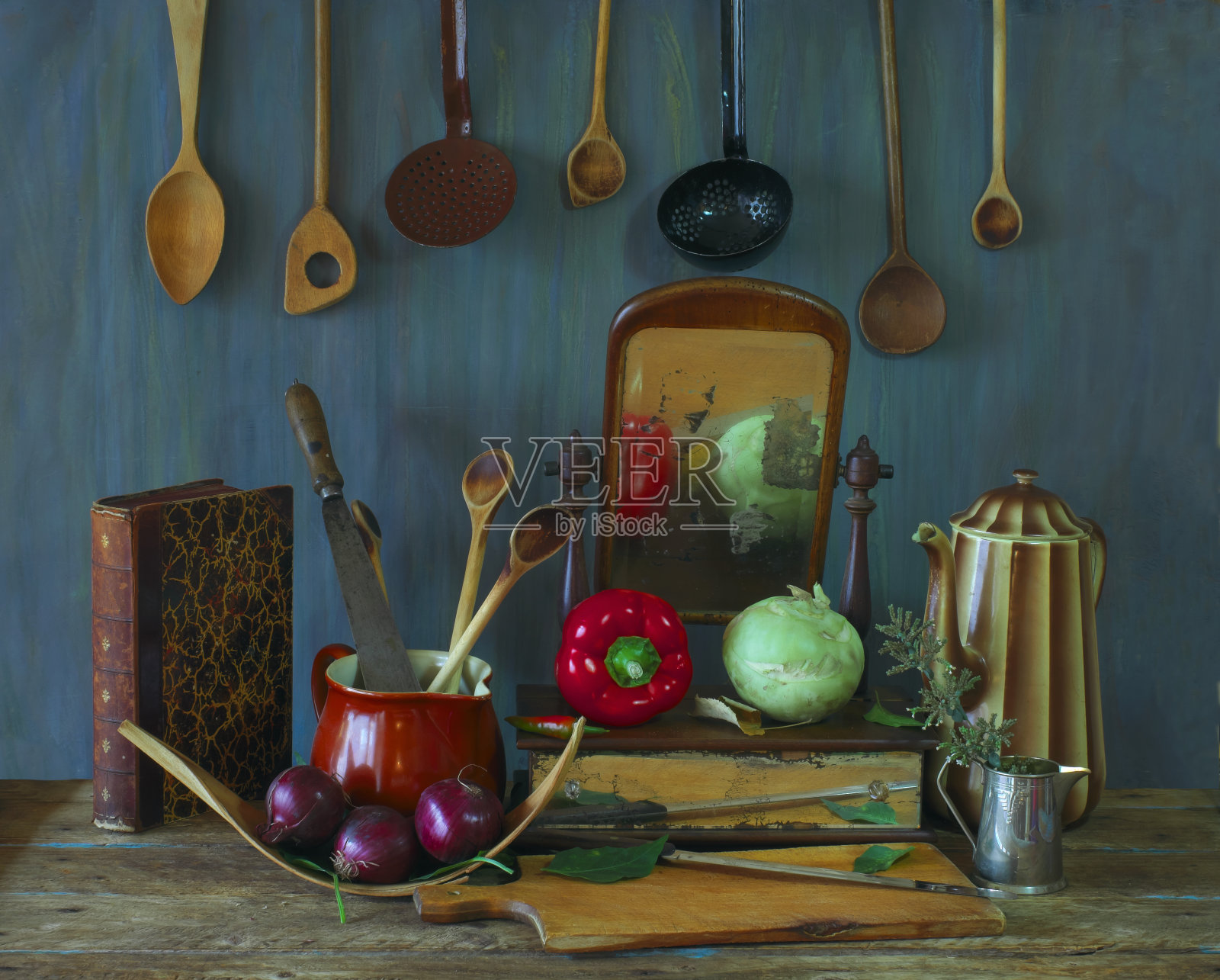 怀旧风格的食物，厨房和烹饪的静物，复古的幻灯片电影色彩照片摄影图片