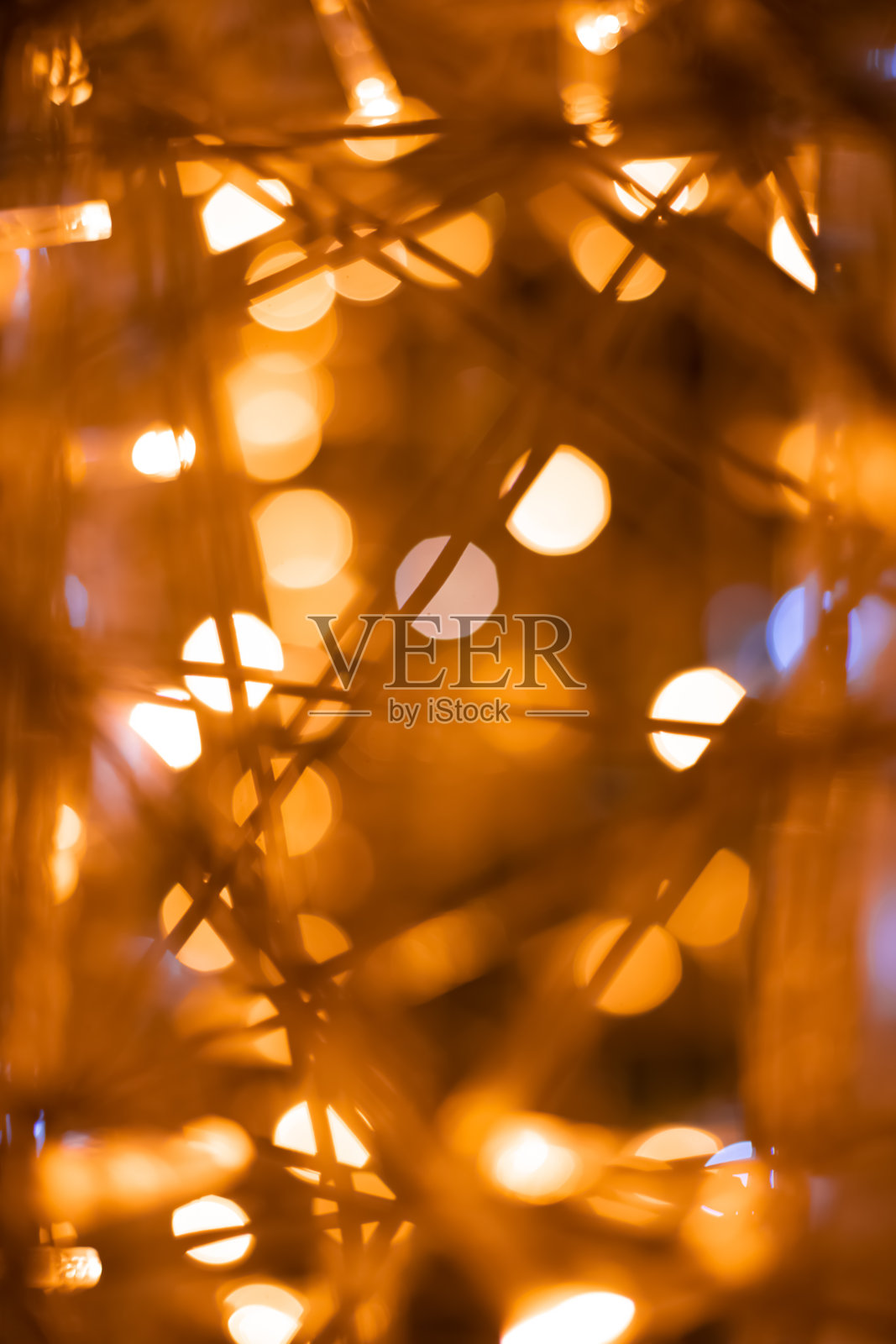 垂直抽象的无聚焦鲜艳的黄色光从节日的花环十二月假期前夕的时间照片摄影图片