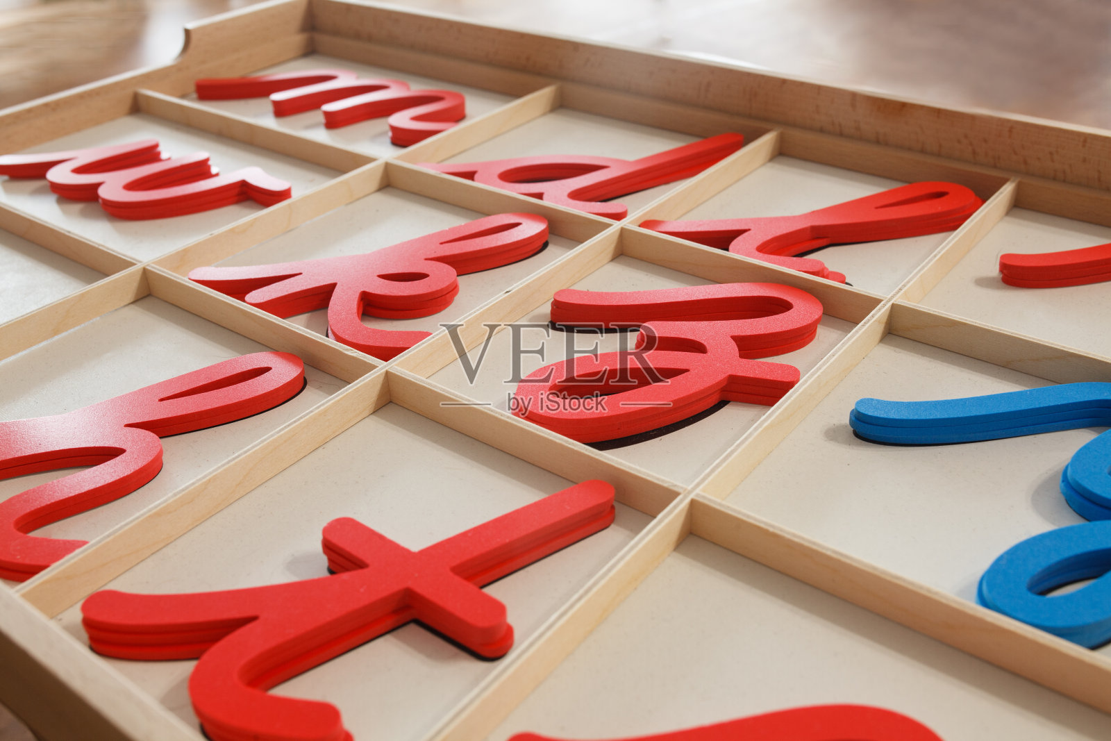 蒙台梭利活动字母表。照片摄影图片