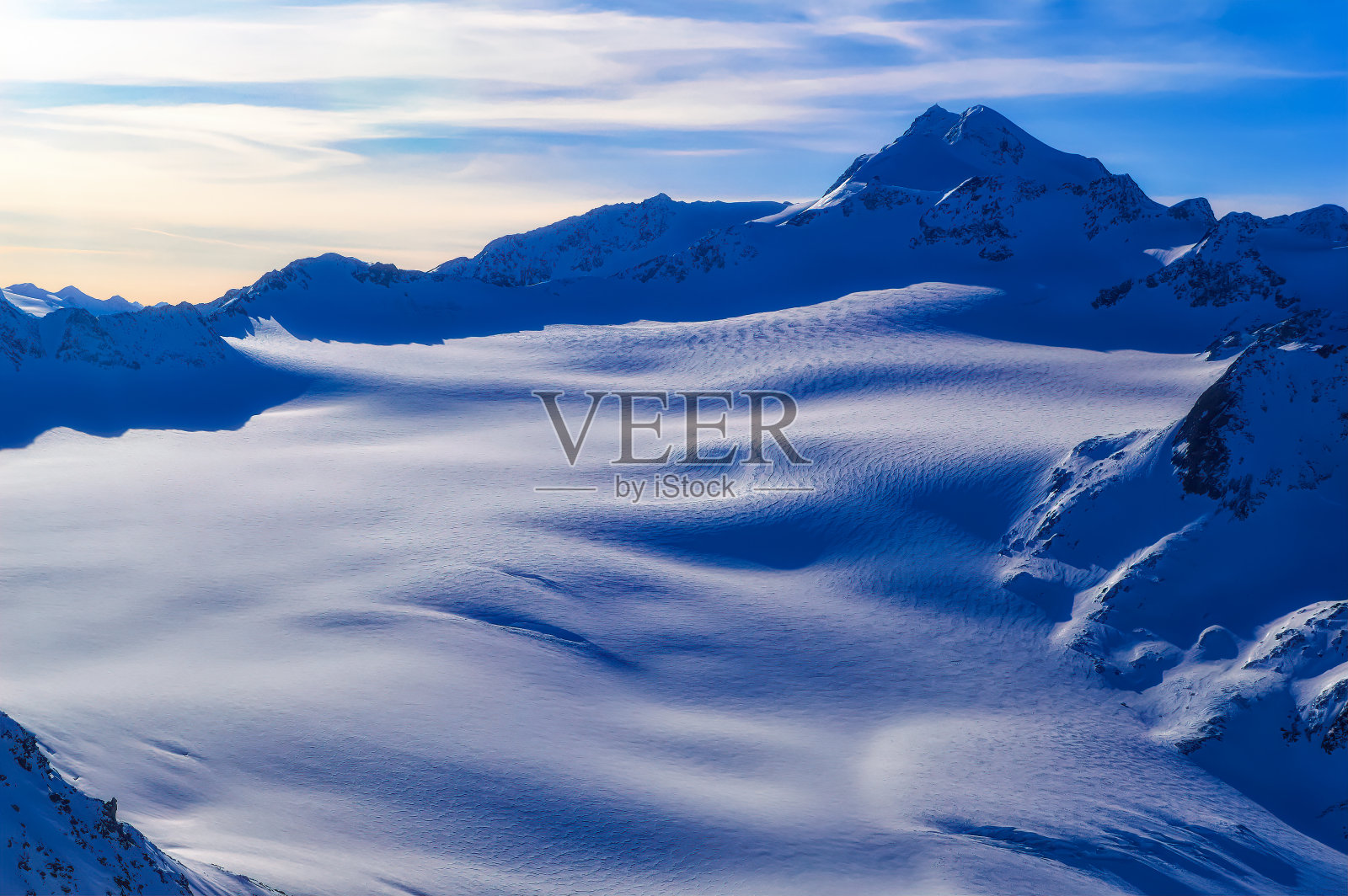 泰洛索尔登冰川全景图。照片摄影图片