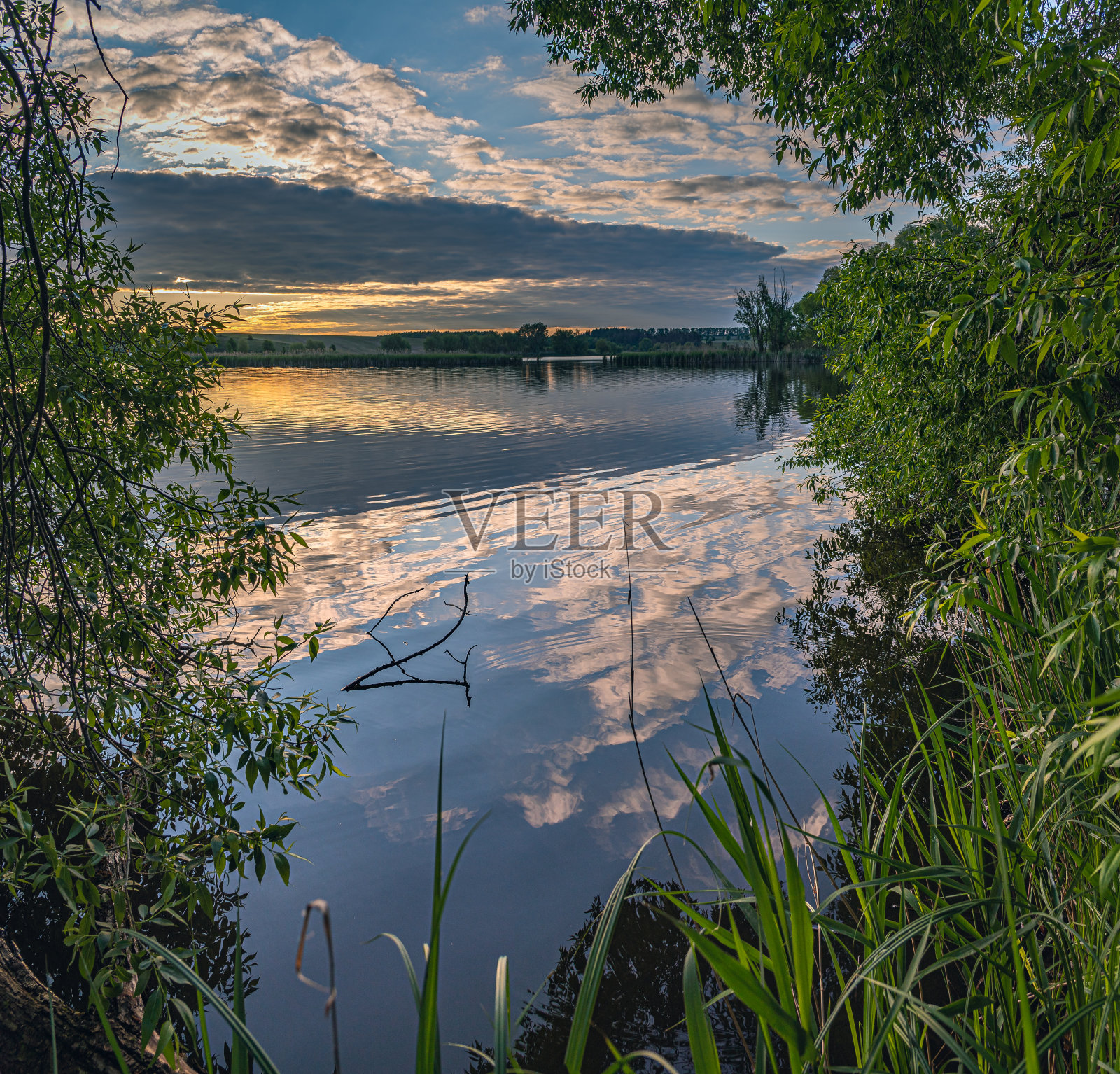 日出河照片摄影图片