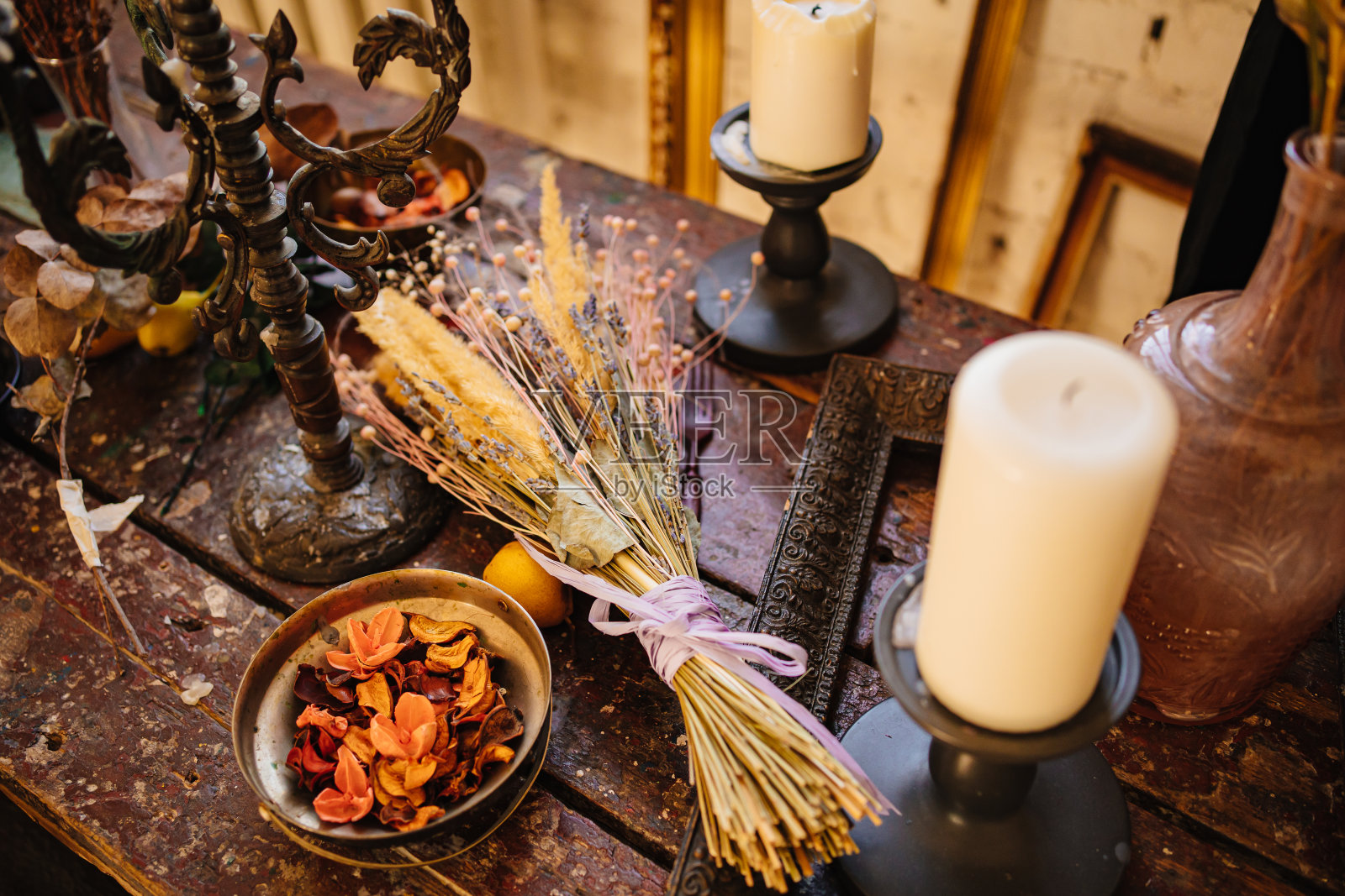 前视图。自然风格的新年或秋季装饰。复古怀旧。照片摄影图片