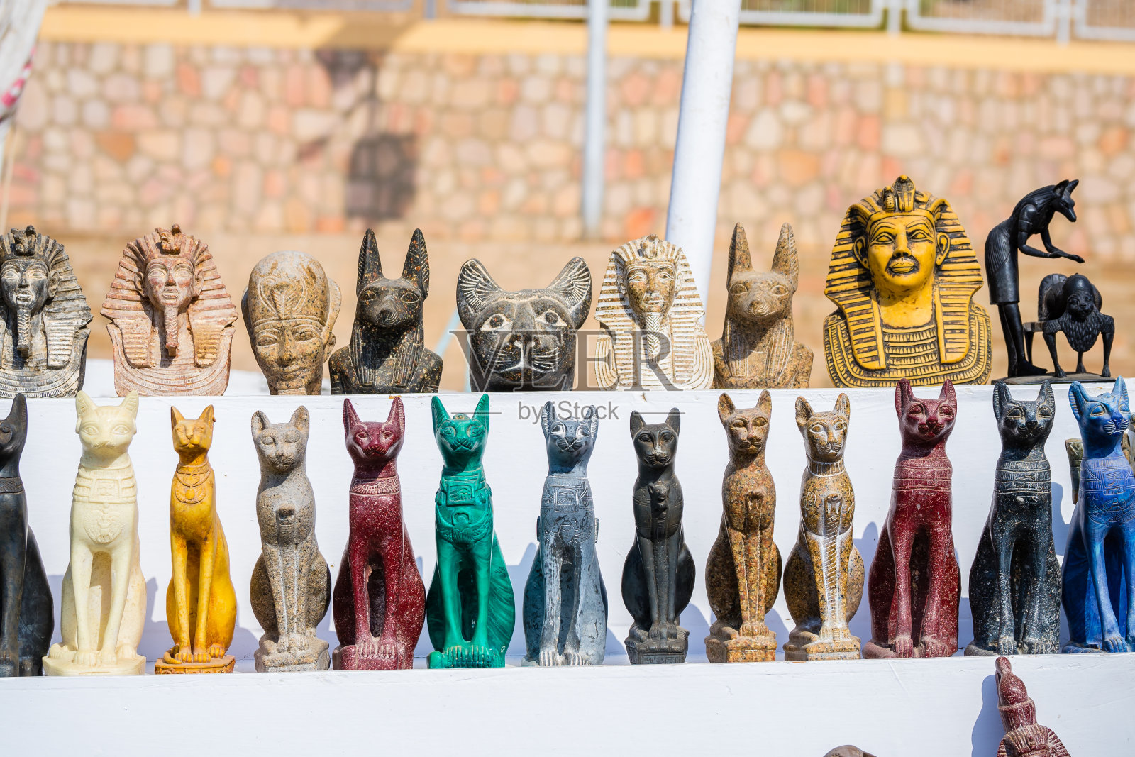 埃及开罗汗哈利利市场色彩缤纷的古董照片摄影图片