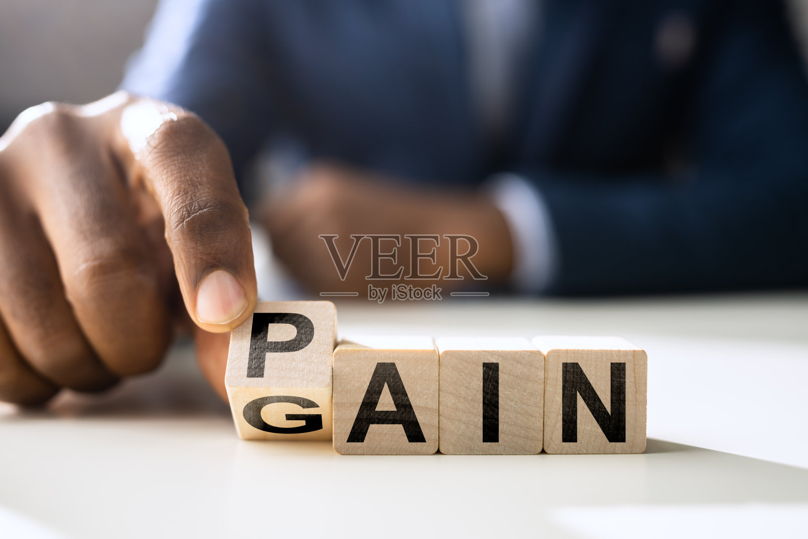 疼痛收益概念照片摄影图片