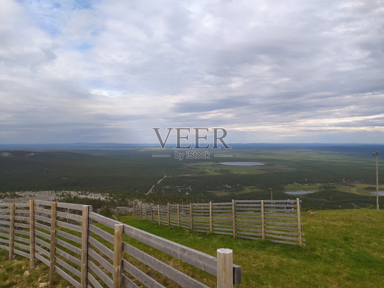 从瀑布上看照片摄影图片